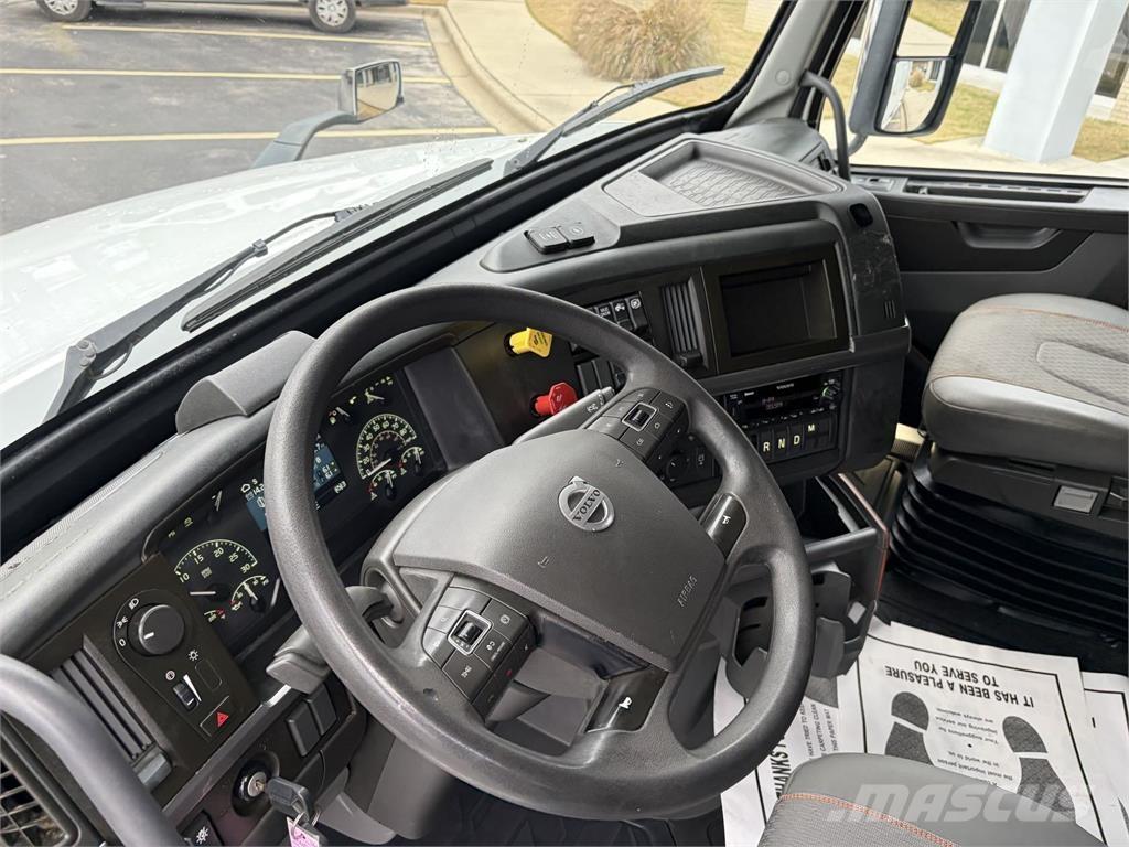 Volvo VNL64T760 Trekkers