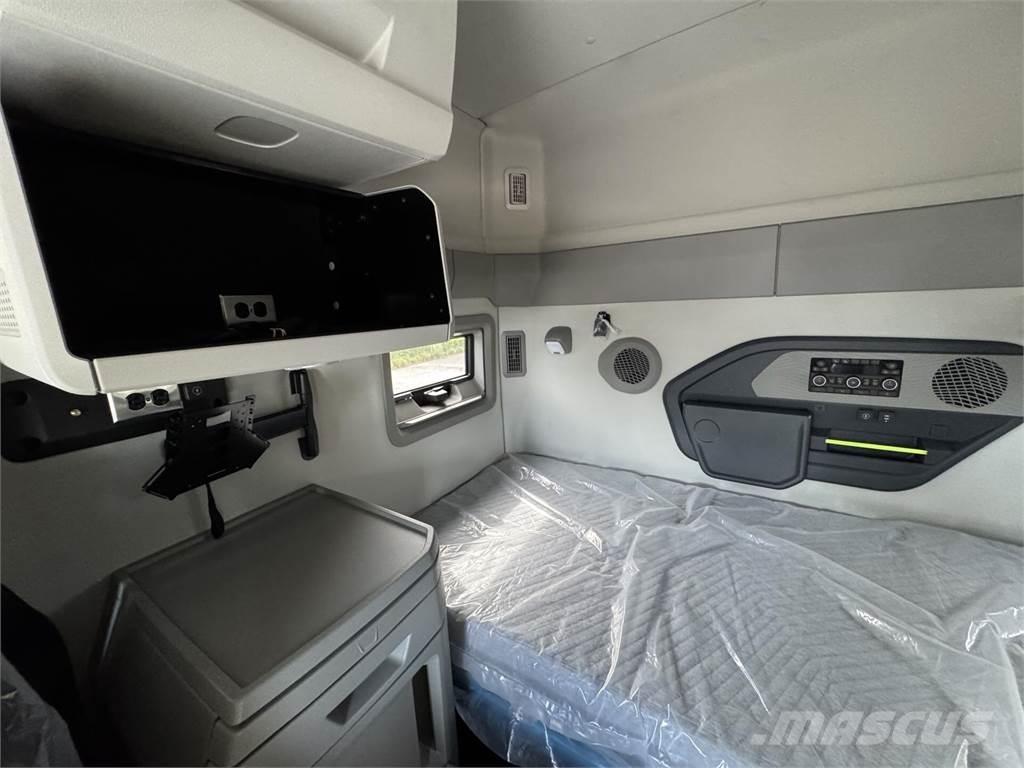 Volvo VNL64T840 Trekkers