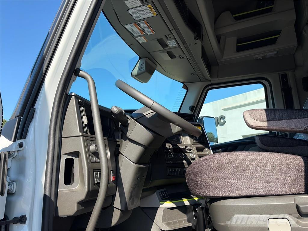 Volvo VNL64T860 Trekkers