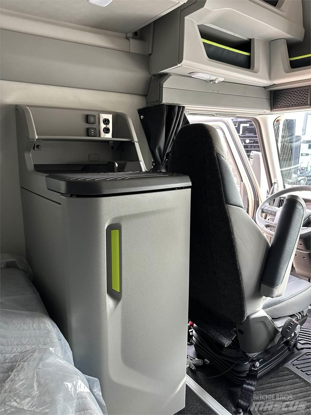 Volvo VNL64T860 Trekkers