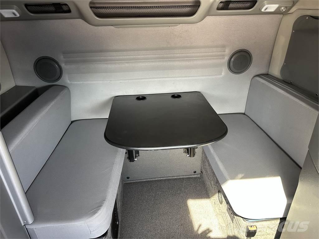 Volvo VNL64T860 Trekkers