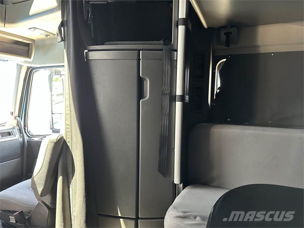 Volvo VNL64T860 Trekkers