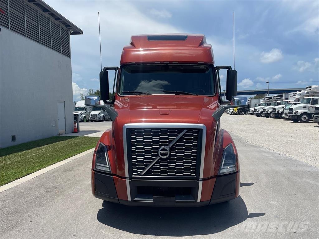 Volvo VNL64T860 Trekkers