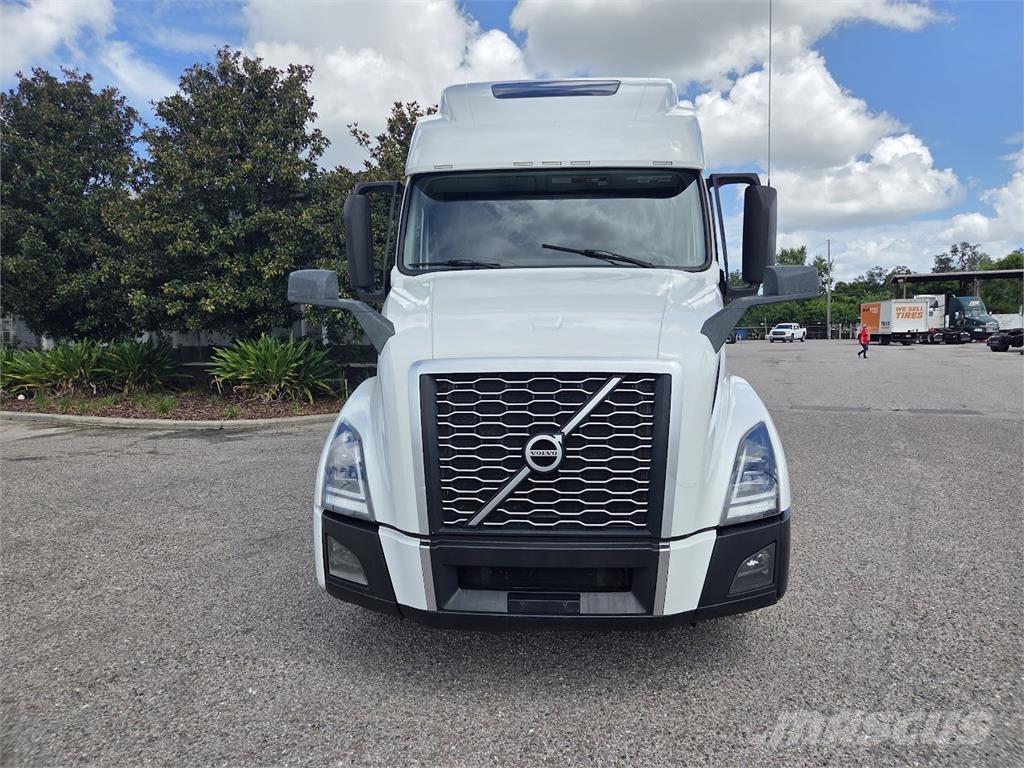 Volvo VNL64T860 Trekkers