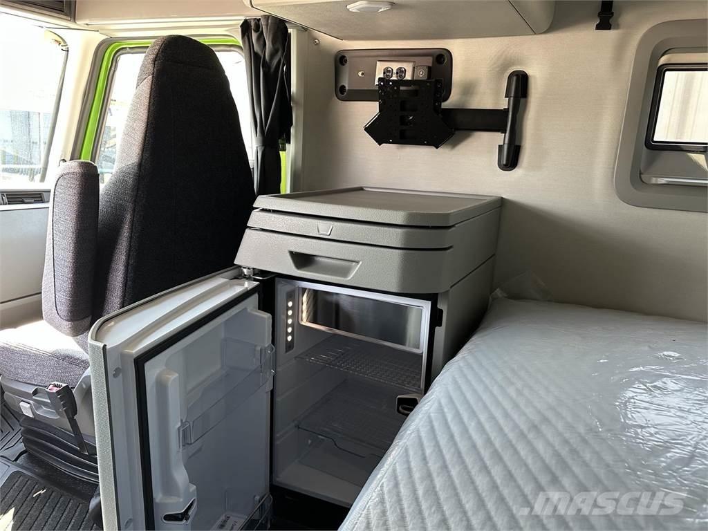 Volvo VNL64T860 Trekkers