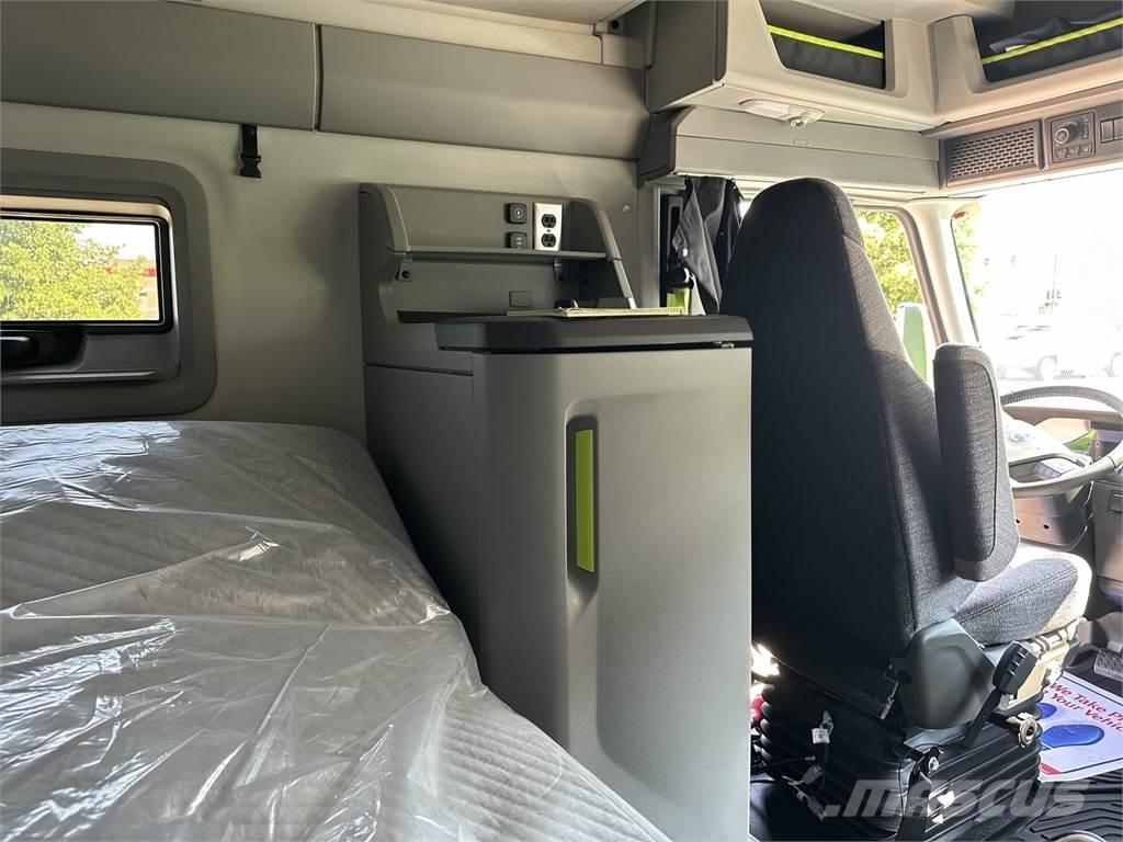 Volvo VNL64T860 Trekkers