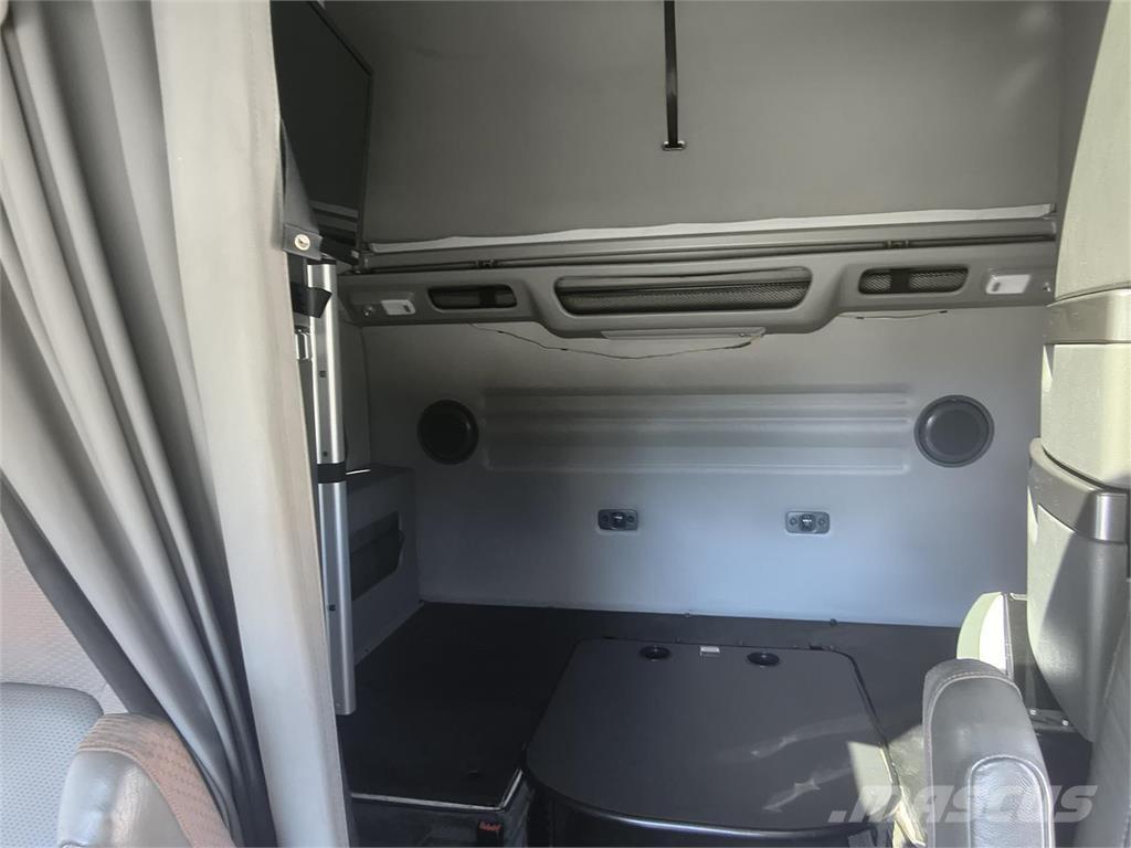 Volvo VNL64T860 Trekkers
