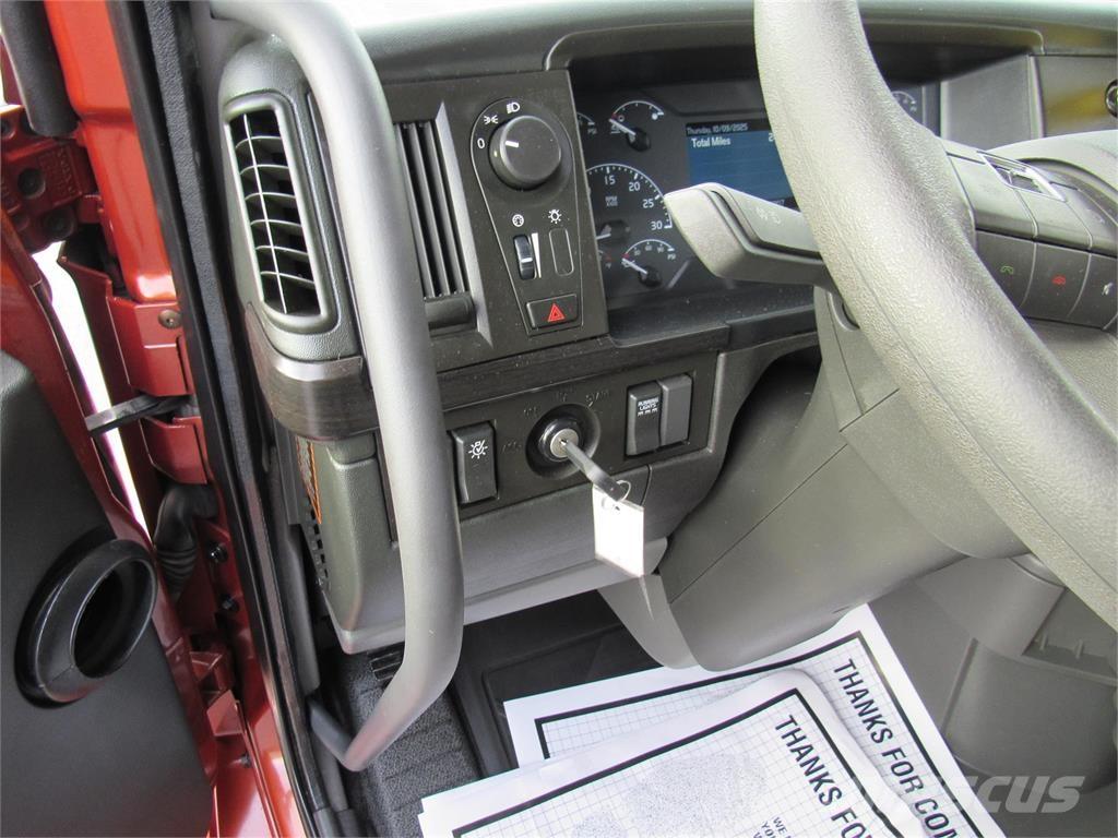 Volvo VNL64T860 Trekkers