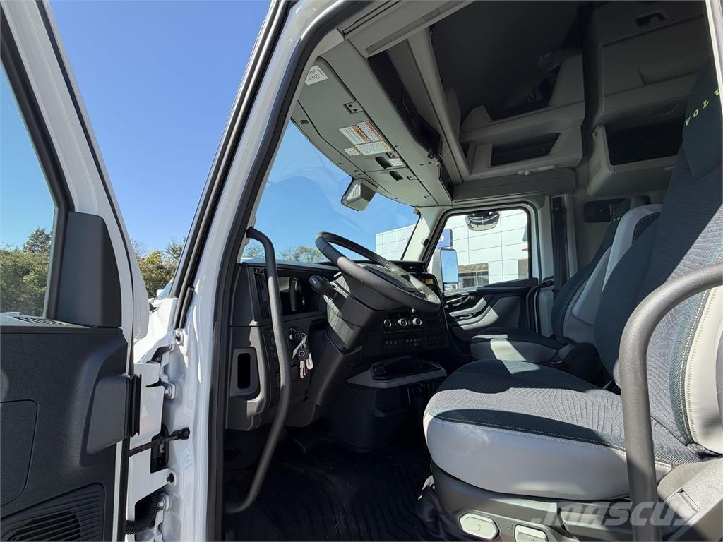 Volvo VNL64T860 Trekkers