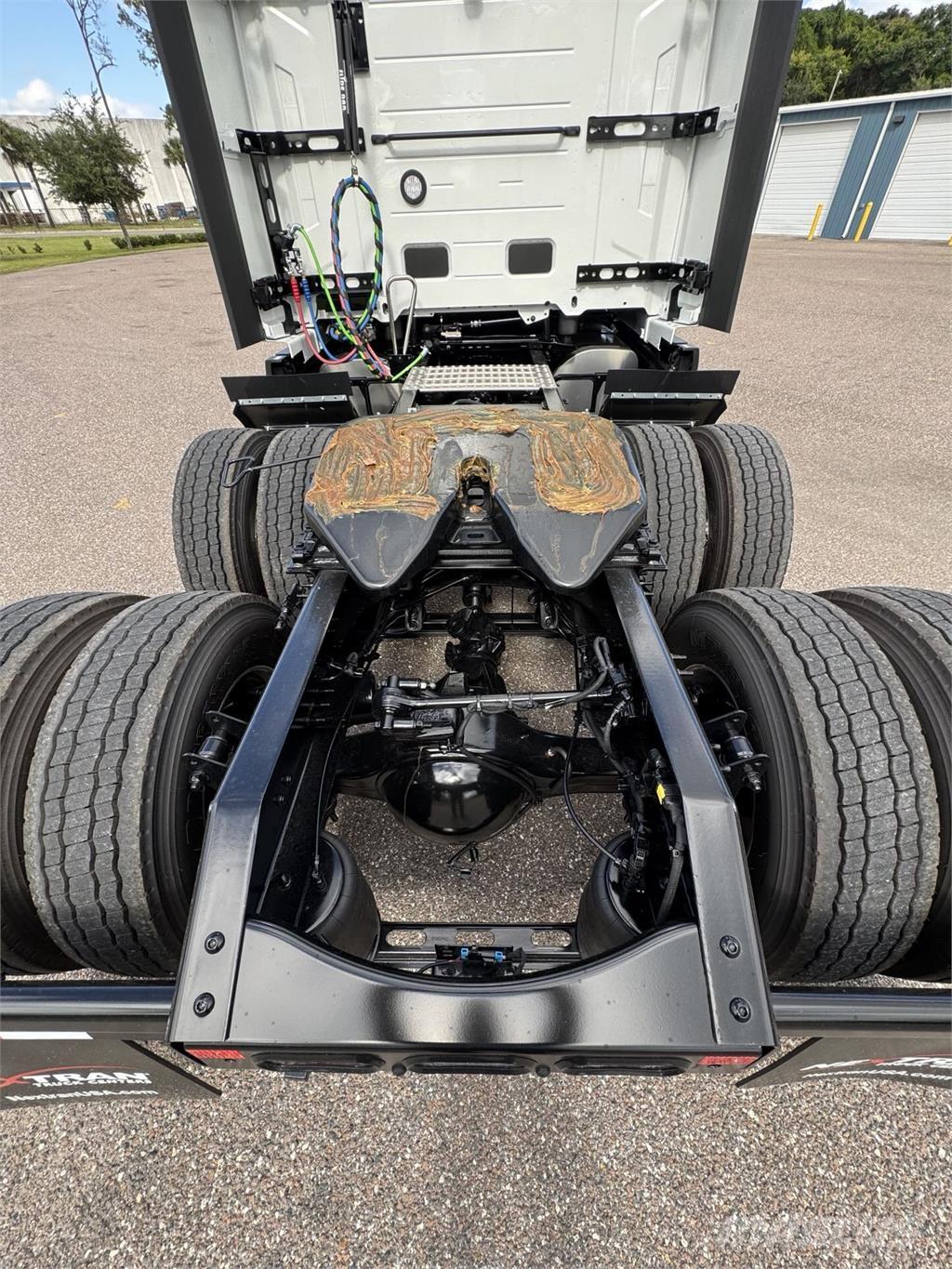 Volvo VNL64T860 Trekkers