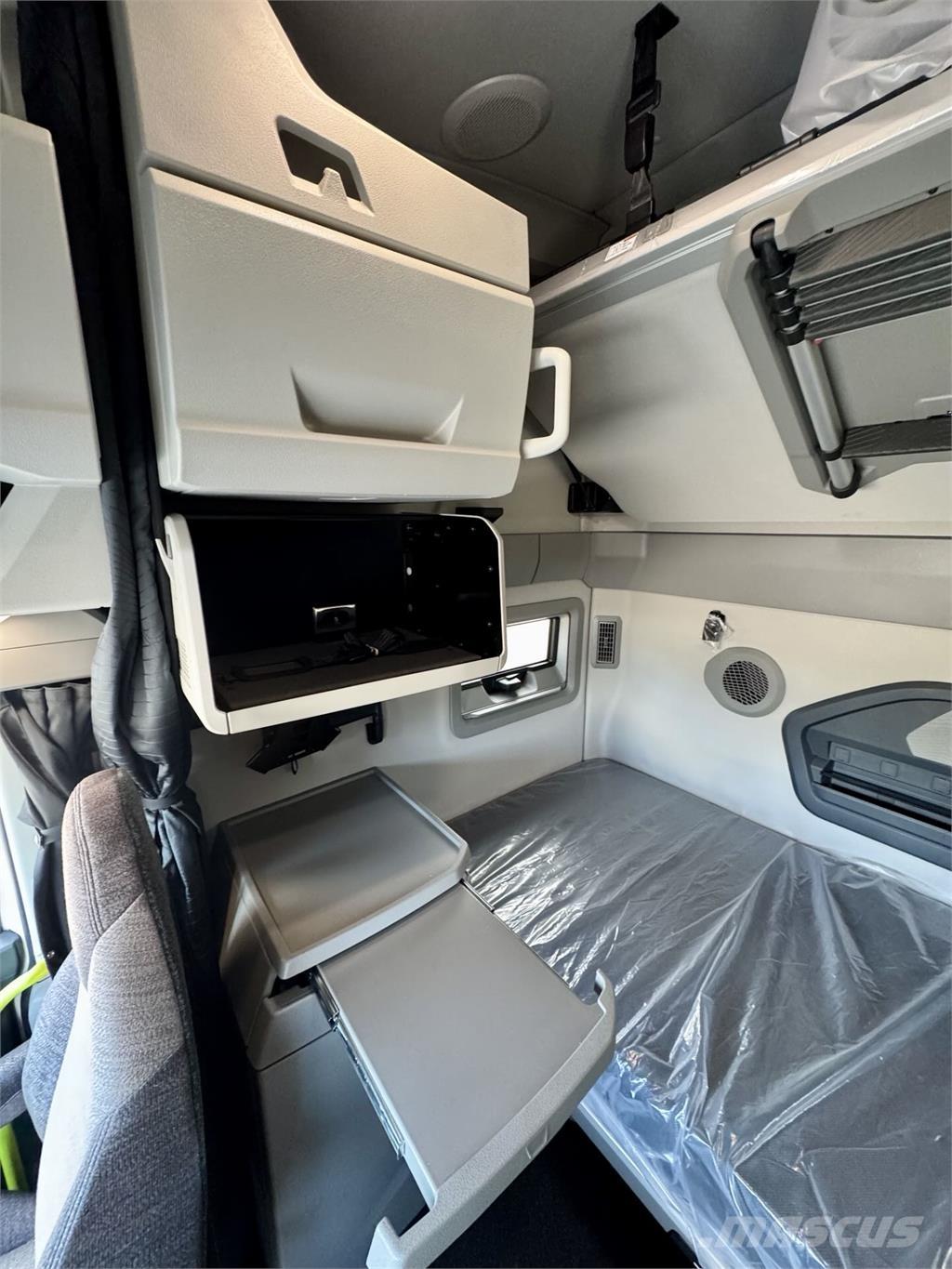 Volvo VNL64T860 Trekkers