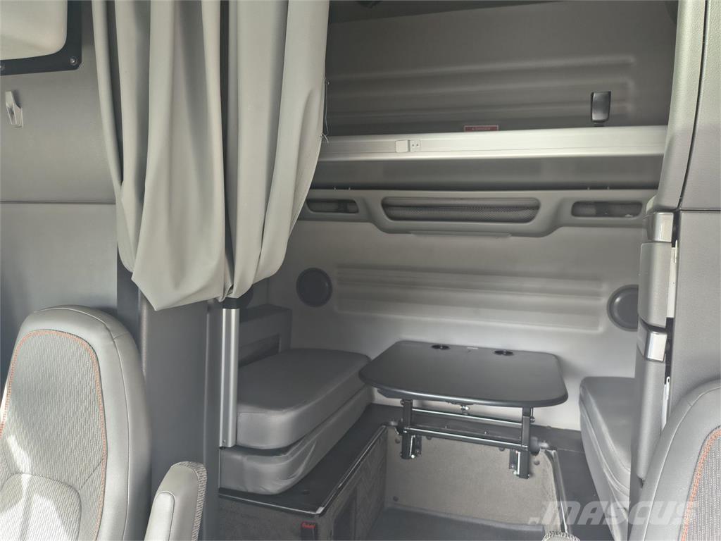 Volvo VNL64T860 Trekkers