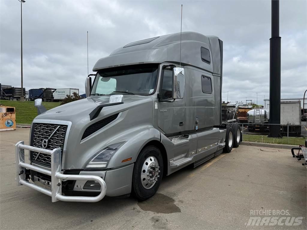 Volvo VNL860 Trekkers