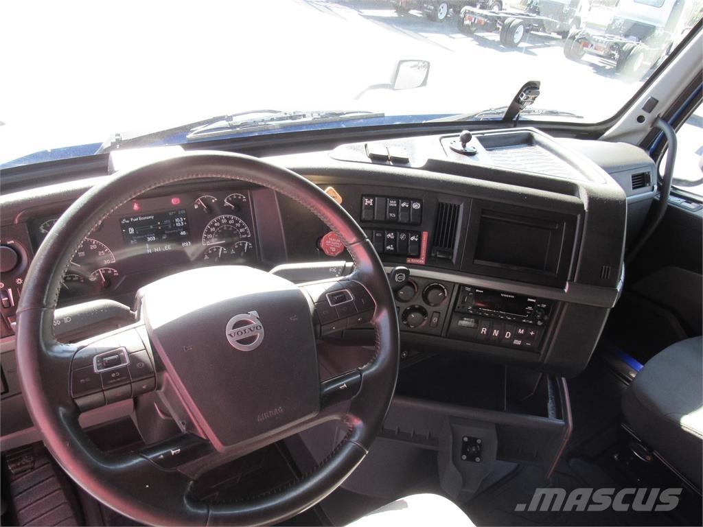 Volvo VNL860 Trekkers