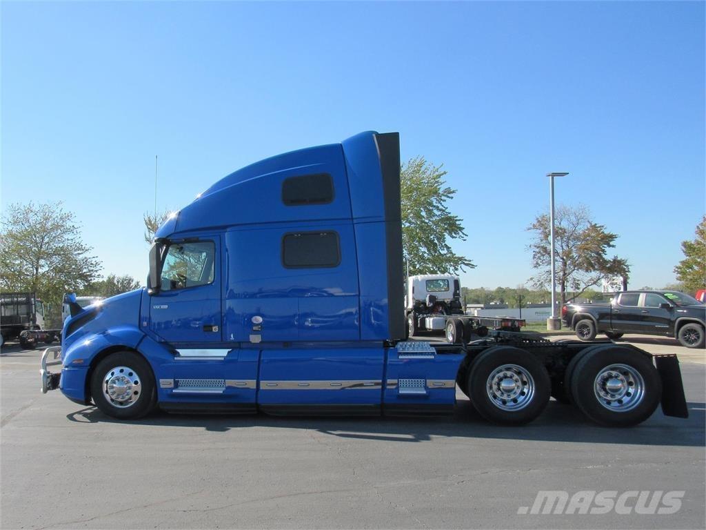 Volvo VNL860 Trekkers