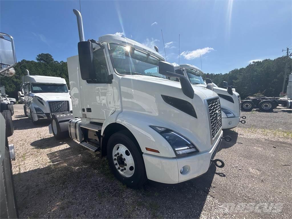 Volvo VNR42T300 Trekkers