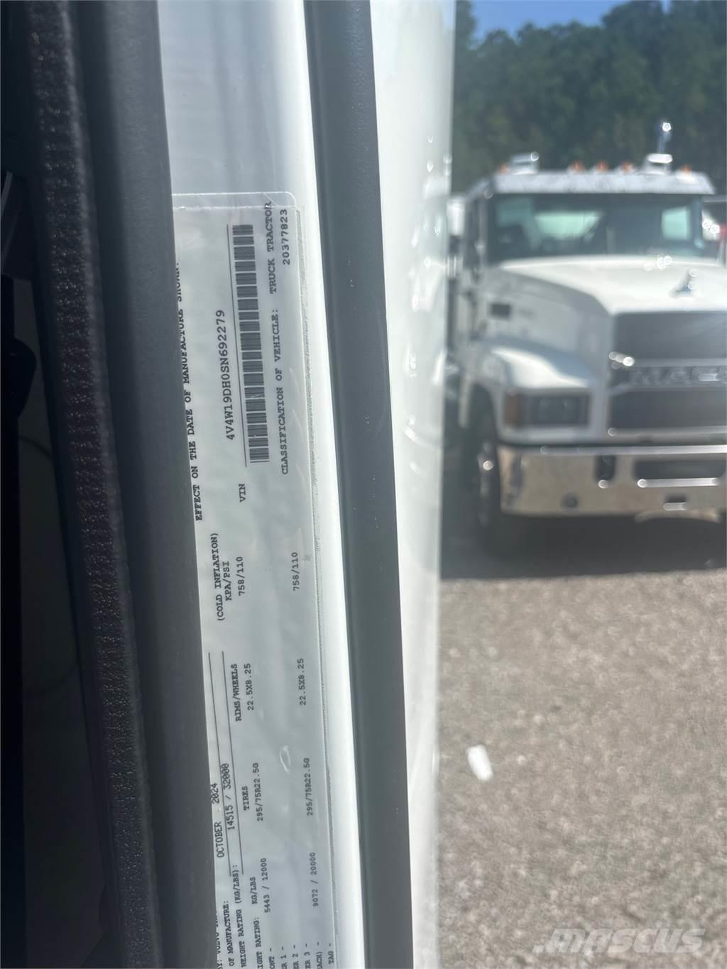 Volvo VNR42T300 Trekkers