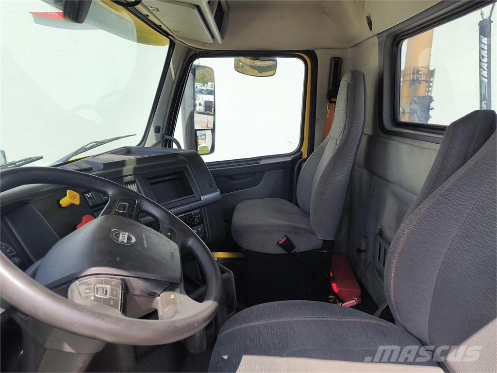 Volvo VNR64T300 Trekkers