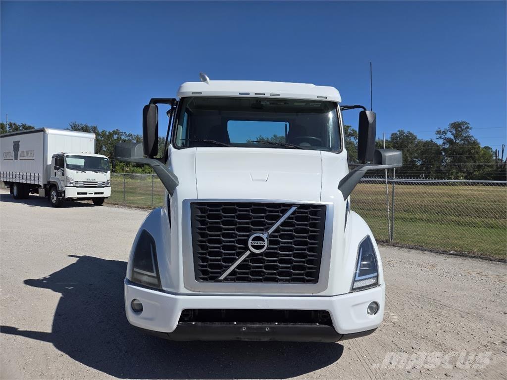 Volvo VNR64T300 Trekkers