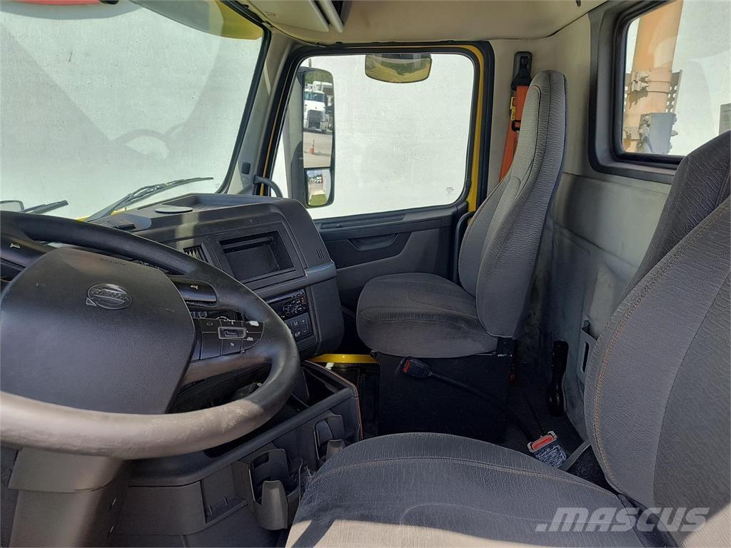 Volvo VNR64T300 Trekkers