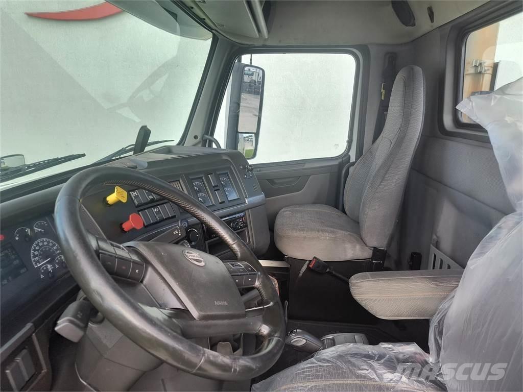 Volvo VNR64T300 Trekkers