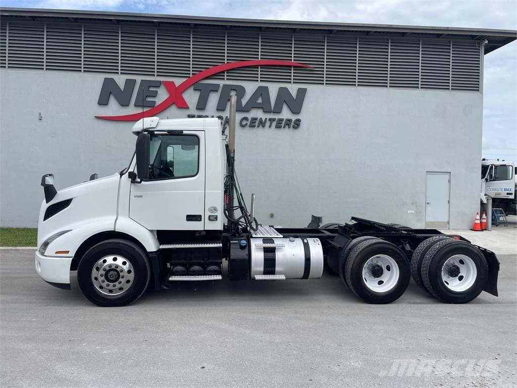 Volvo VNR64T300 Trekkers