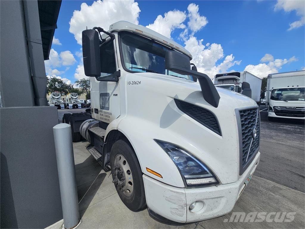Volvo VNR64T300 Trekkers