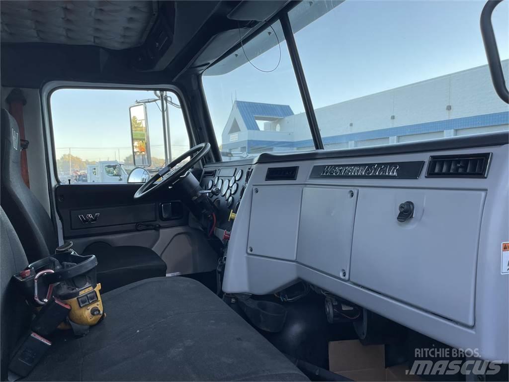 Western Star 4700SB Chassis met cabine