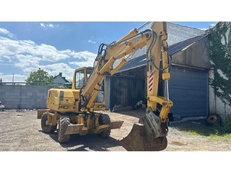Komatsu PW75 Wielgraafmachines
