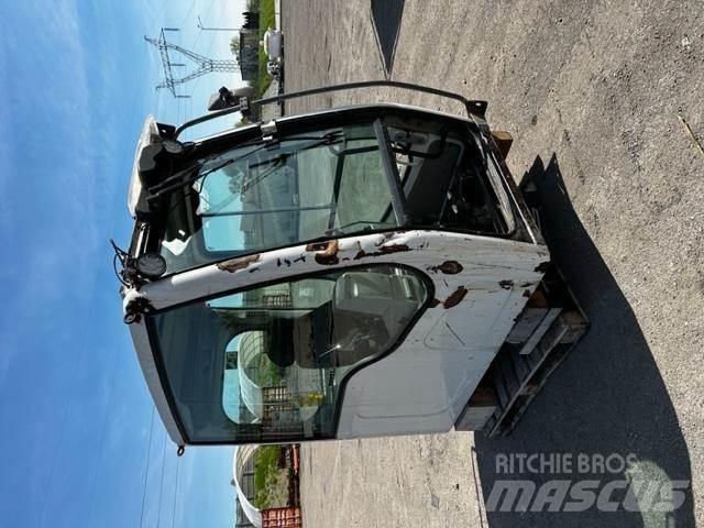 Liebherr R 906 Cabine en interieur