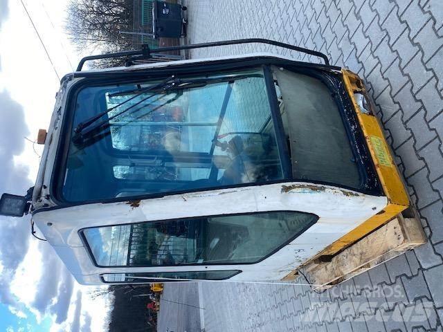 Liebherr R 914 B Cabine en interieur