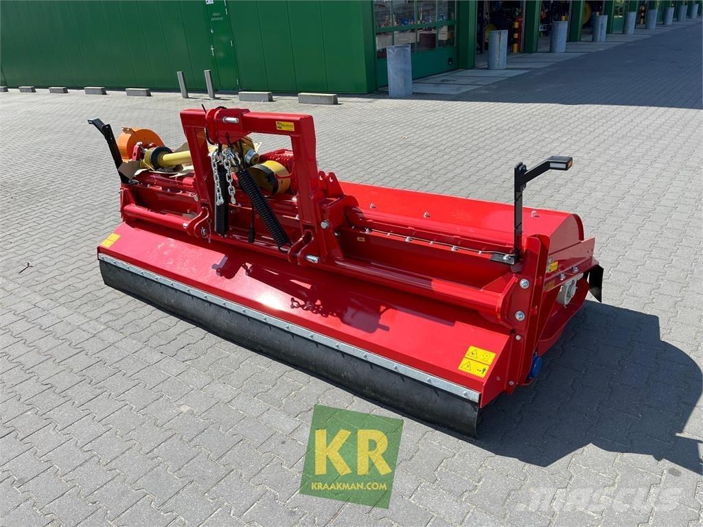 Dücker UM Klepelmaaiers