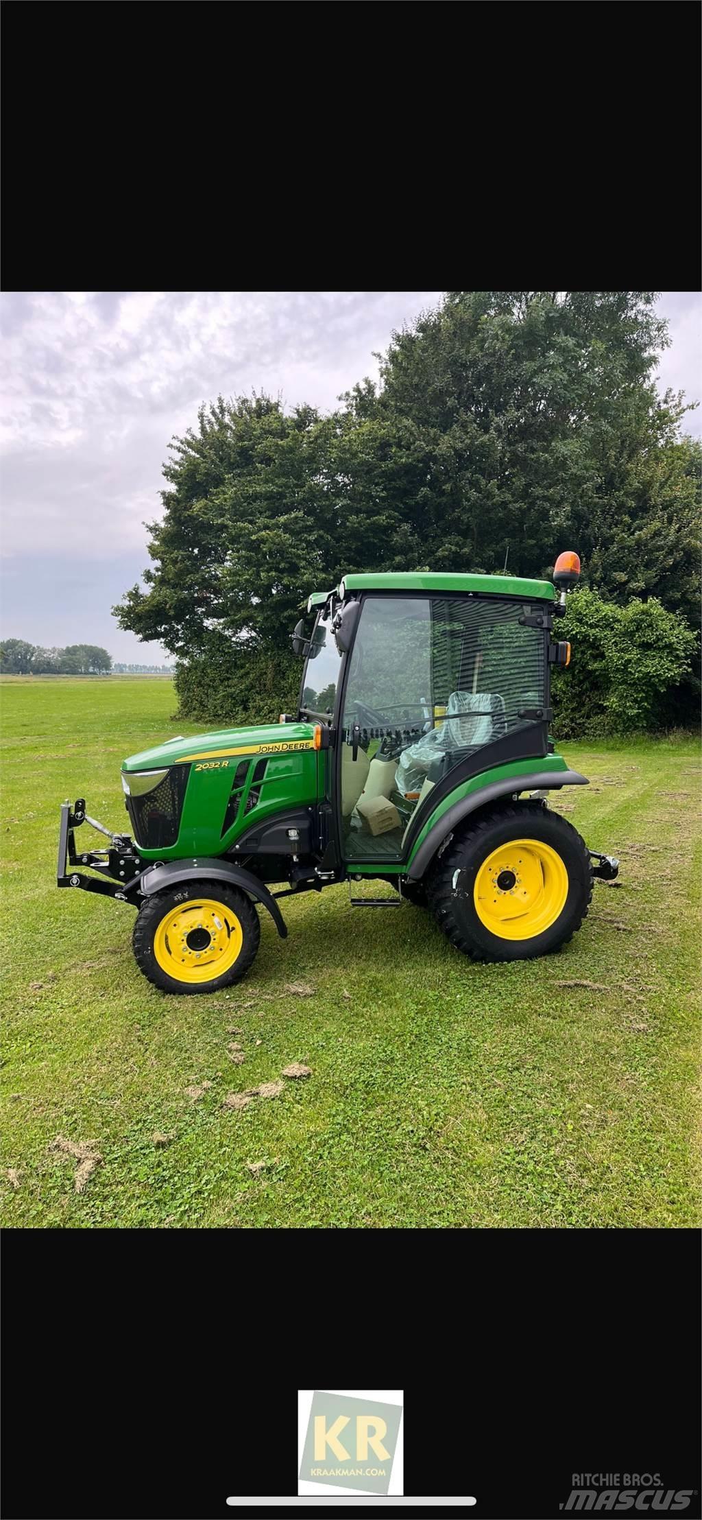 John Deere 2032R Compacttrekkers