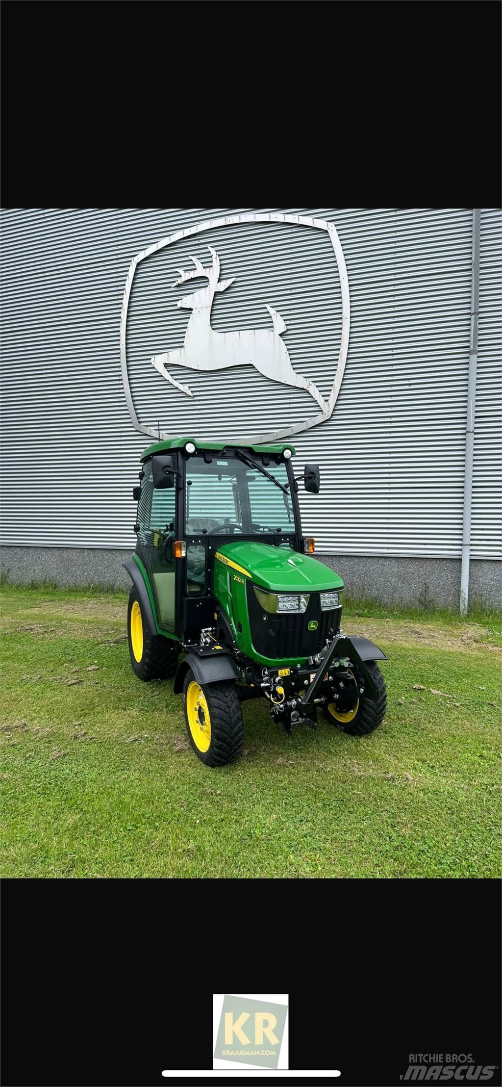 John Deere 2032R Compacttrekkers