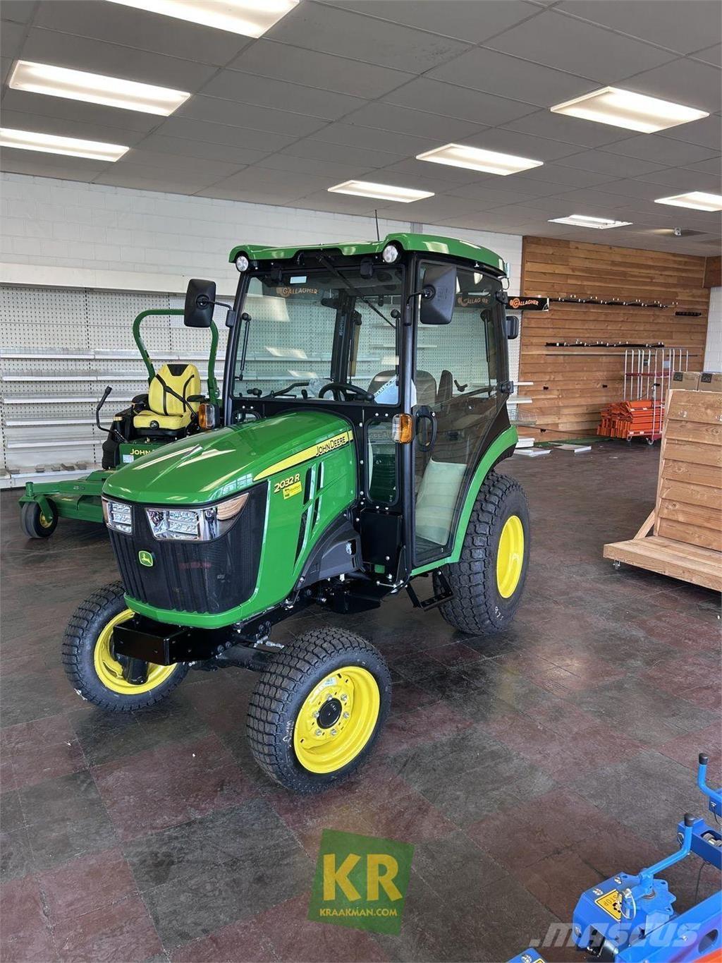 John Deere 2032R Compacttrekkers