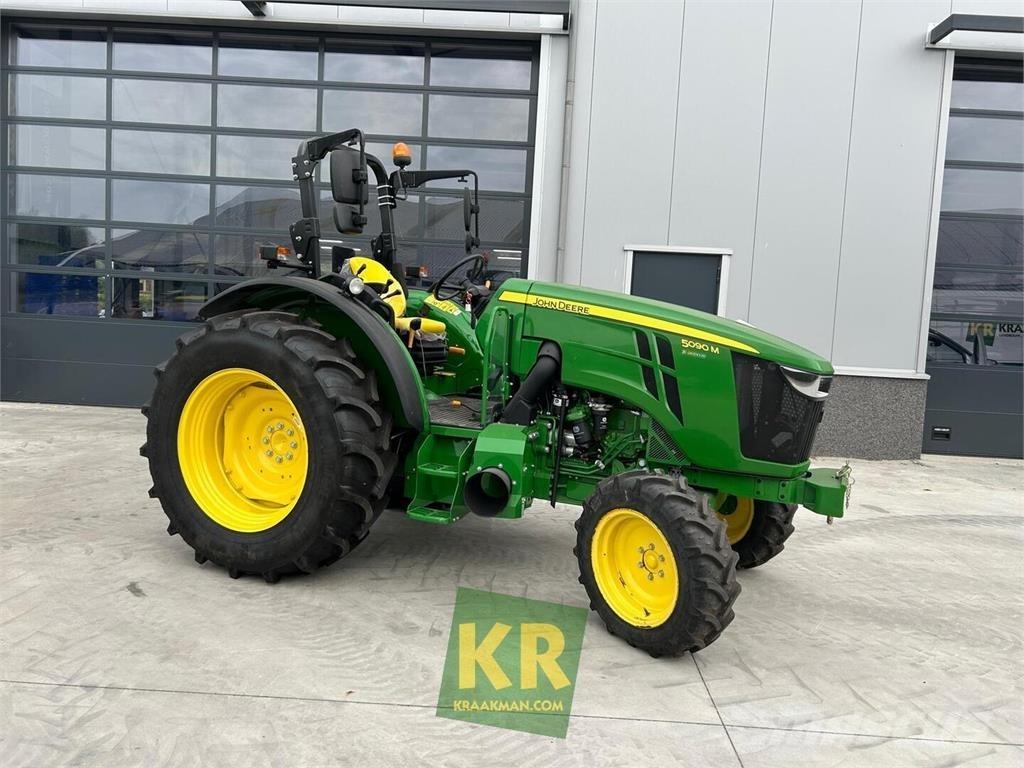 John Deere 5090M Tractoren