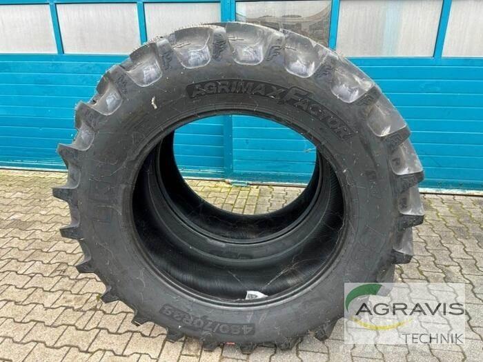 BKT 480/70-R38 Banden, wielen en velgen