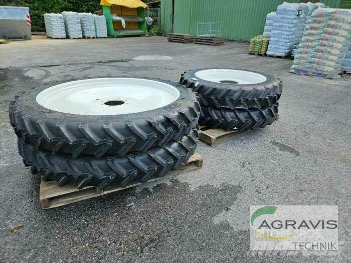 BKT KR270/95R42 Banden, wielen en velgen