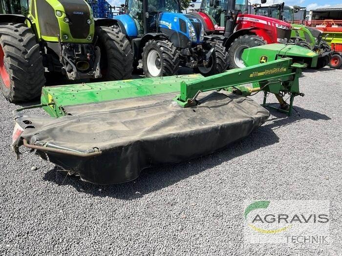 John Deere 331 Maaiers