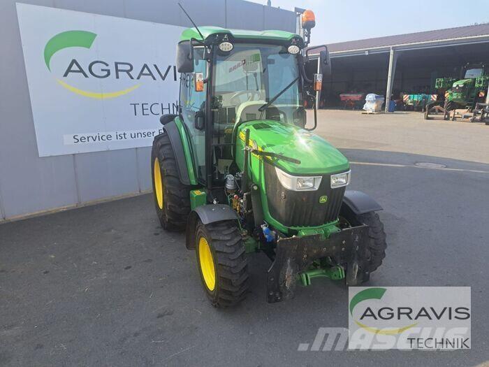 John Deere 4066 R Tractoren