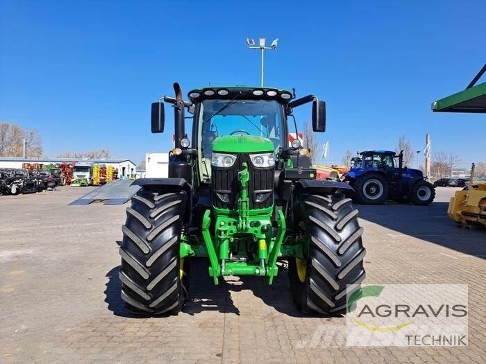 John Deere 6215 R Tractoren