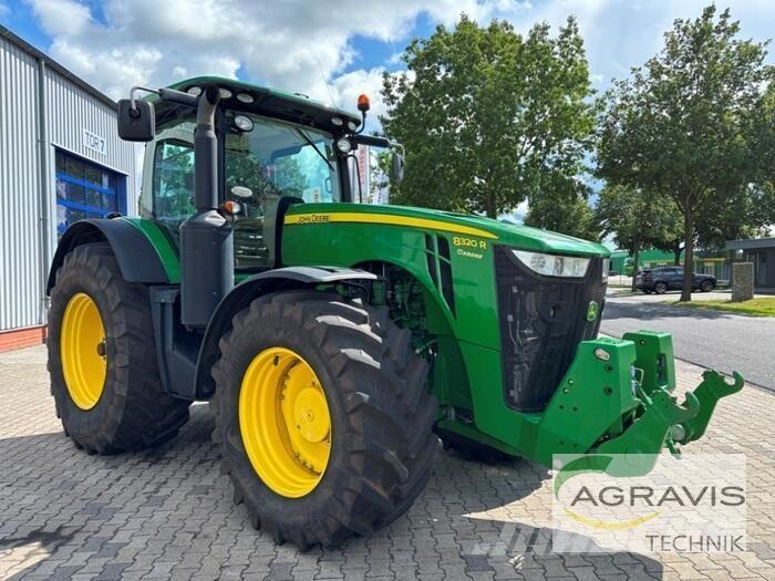 John Deere 8320 R Tractoren