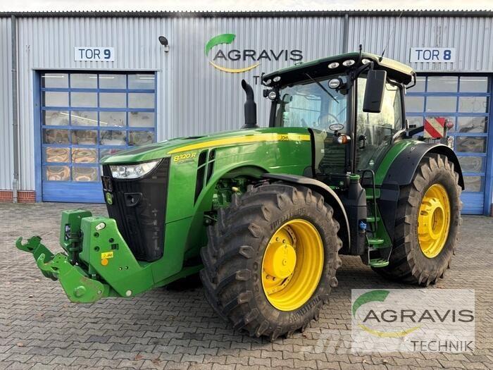 John Deere 8320 R Tractoren