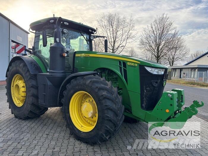 John Deere 8320 R Tractoren