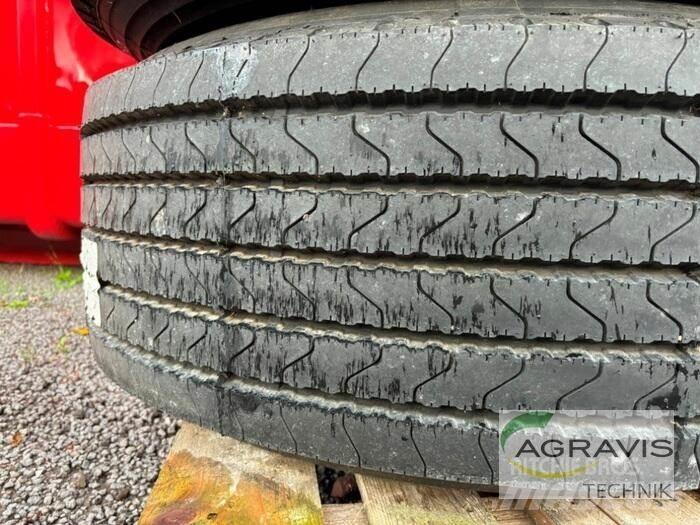  KR 425/65 R 22,5 Banden, wielen en velgen