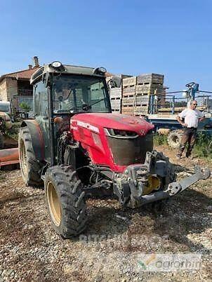 Massey Ferguson 3710 F Tractoren