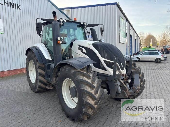 Valtra T 214 D Tractoren