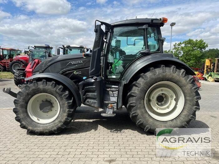 Valtra T 214 D 1B8 Tractoren