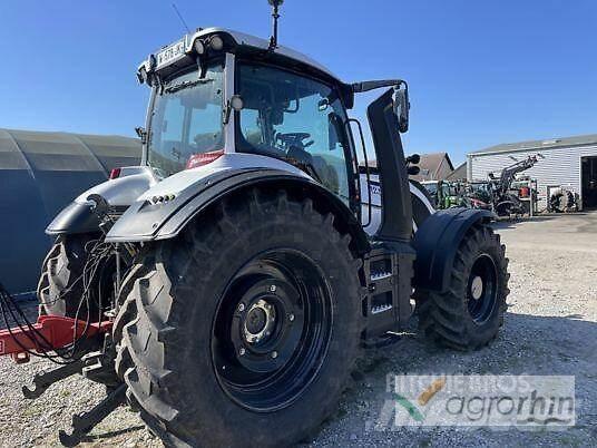 Valtra T215A Tractoren