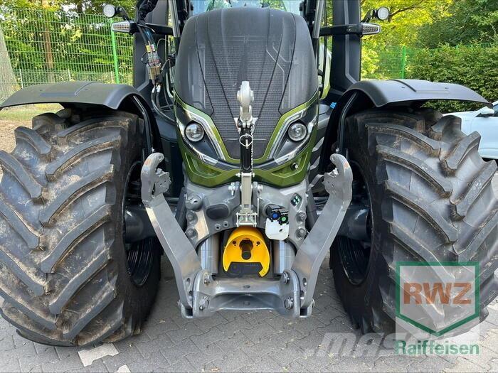 Valtra T255Versu Tractoren